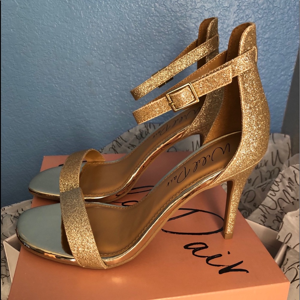 Wild Pair Glittery Gold Heels Size 7.5